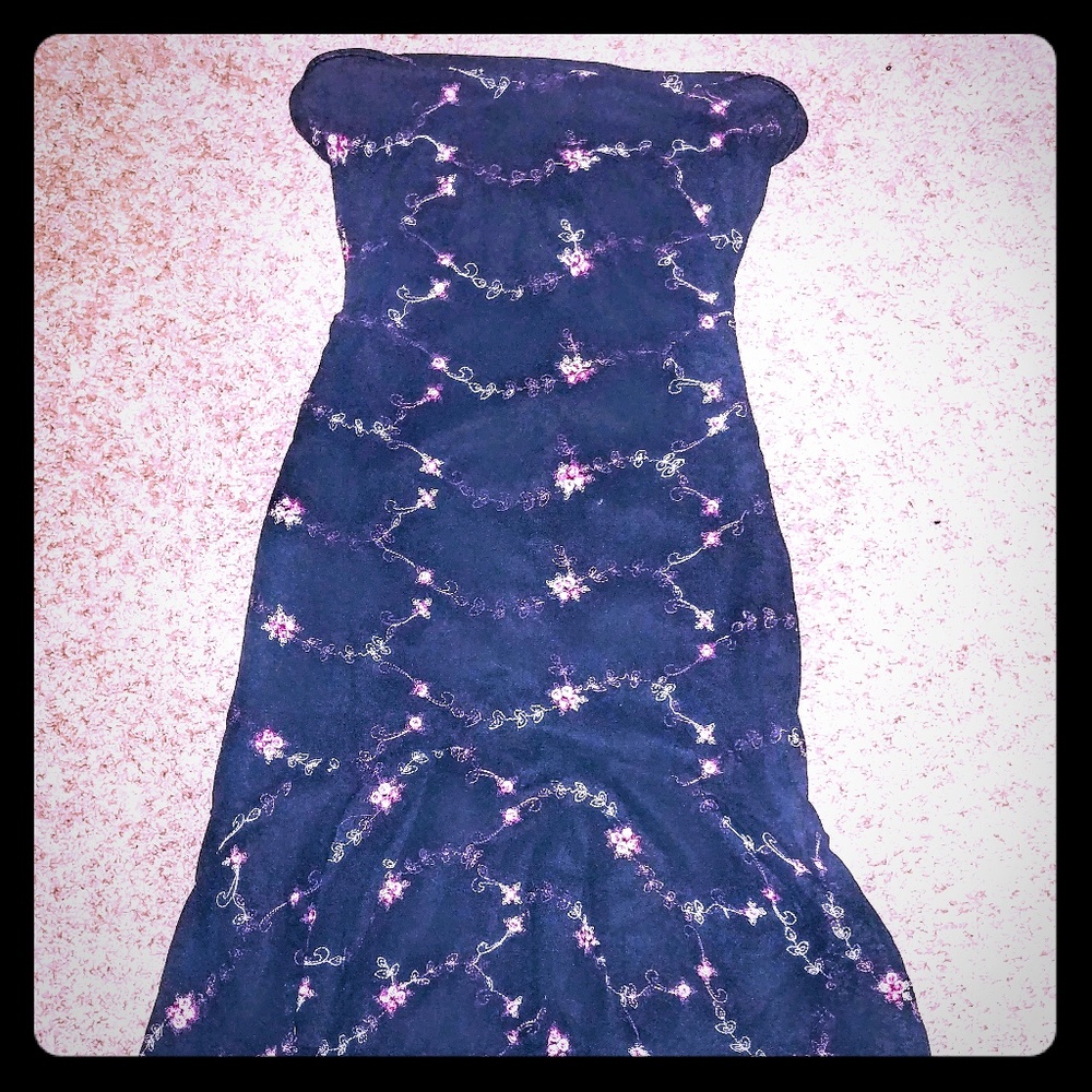 Embroidered strapless midi tube dress black w/pink